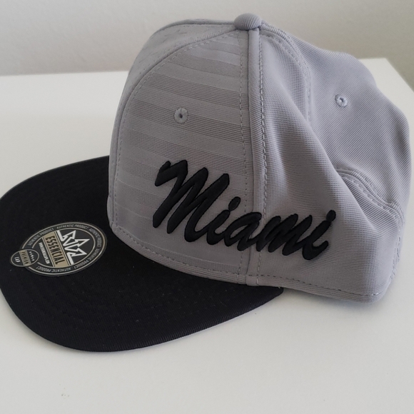 Hat - Picture 2 of 4